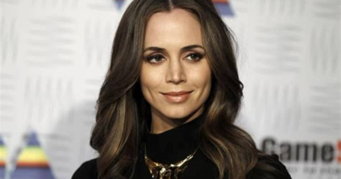Eliza Dushku – Biography, Facts & Life Story