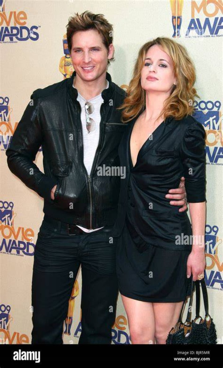 Elizabeth Reaser and Peter Facinelli Photos Photos 2009 MTV Movie