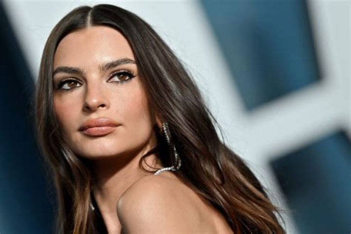 Emily Ratajkowski's Divorce Overly Confident Men Are Very Excited