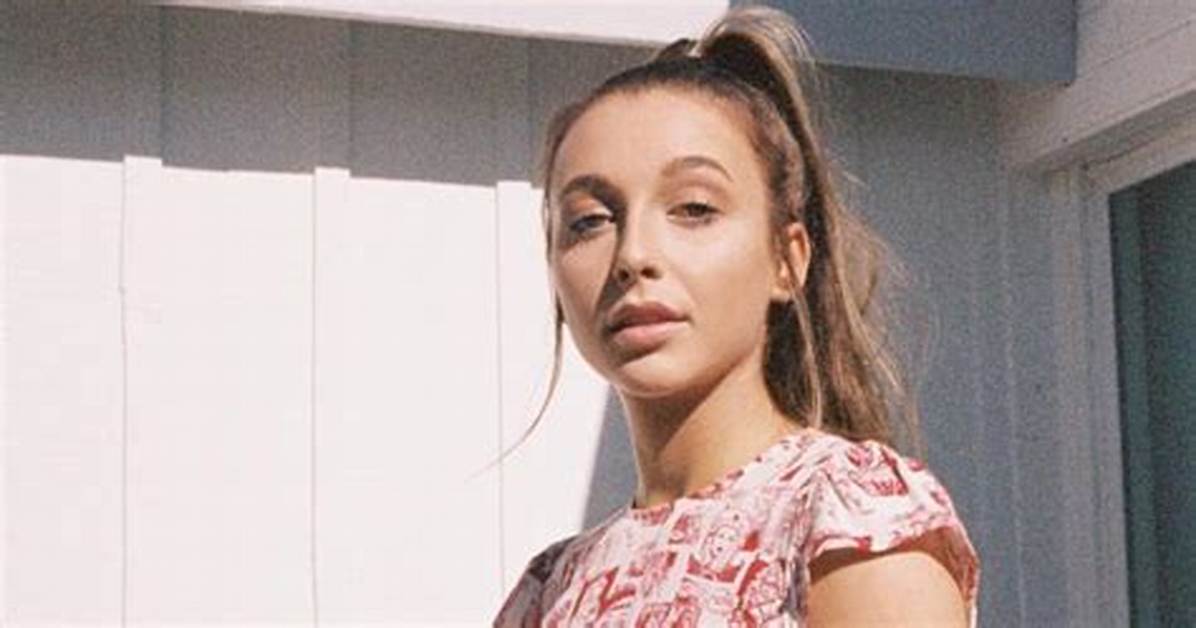Emma Chamberlain Receives Widespread Criticism for Appearing to Wear Blackface in an Older Video