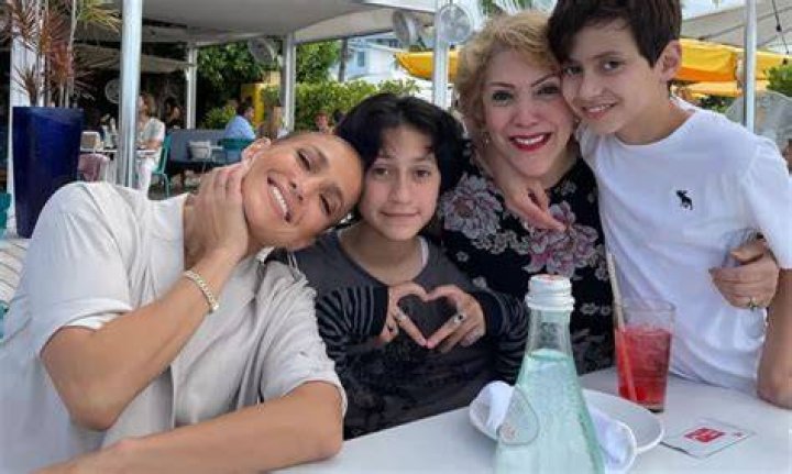 Emme Maribel Mu&ntilde;iz Siblings Meet the Family of Jennifer Lopez&rsquo;s