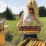 Erika Thompson Is Behind Those Buzzworthy Beekeeping Videos on Tiktok
