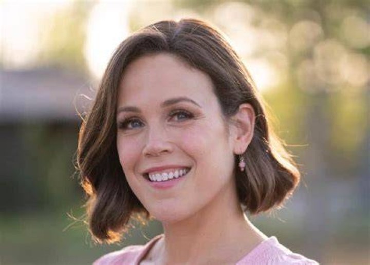 Erin Krakow bio age, husband, net worth, measurements Legit.ng