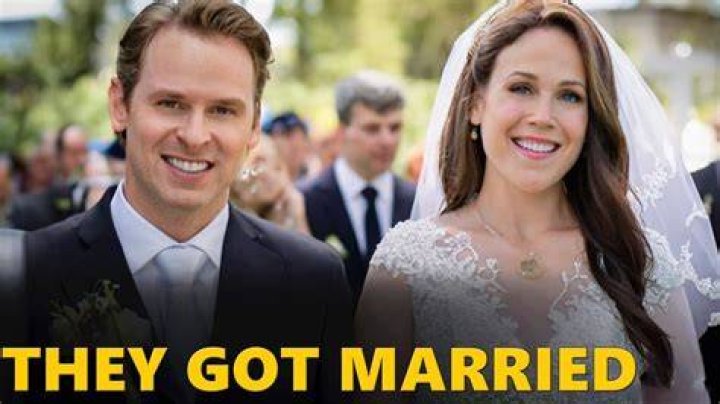 Erin Krakow Height, married, husband, net worth, family, movies Tuko.co.ke