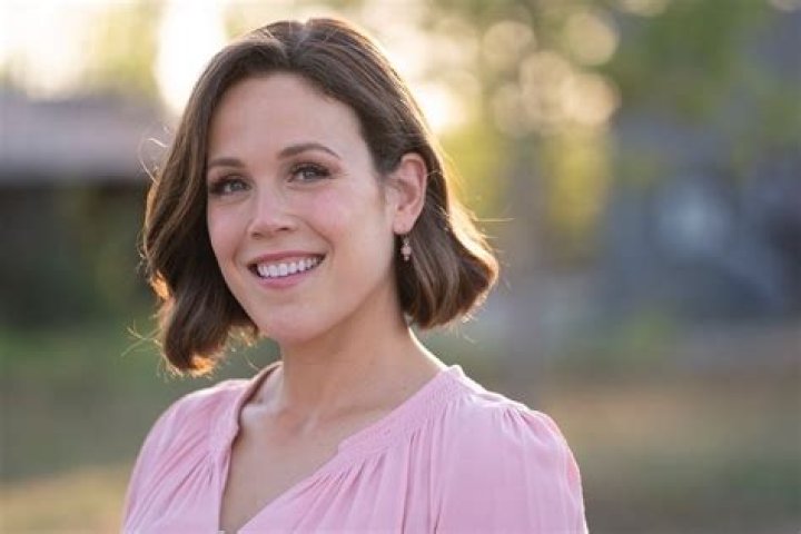 Erin Krakow Net Worth 2024 Wiki, Married, Family, Wedding, Salary