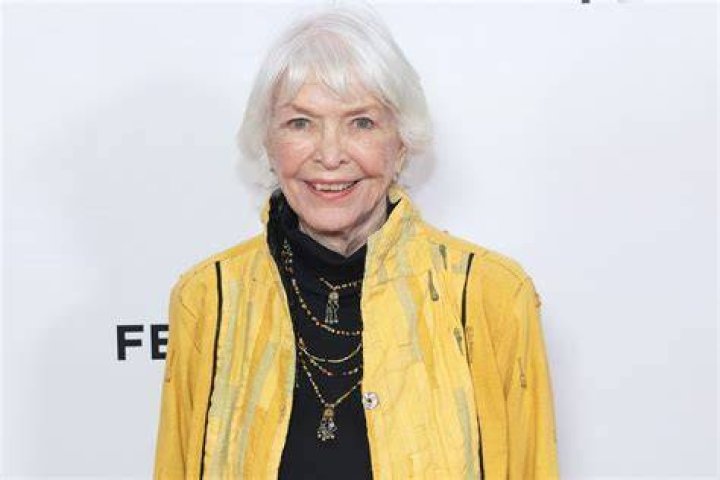 Eventually, her daughter (Ellen Burstyn) grows older than her. The