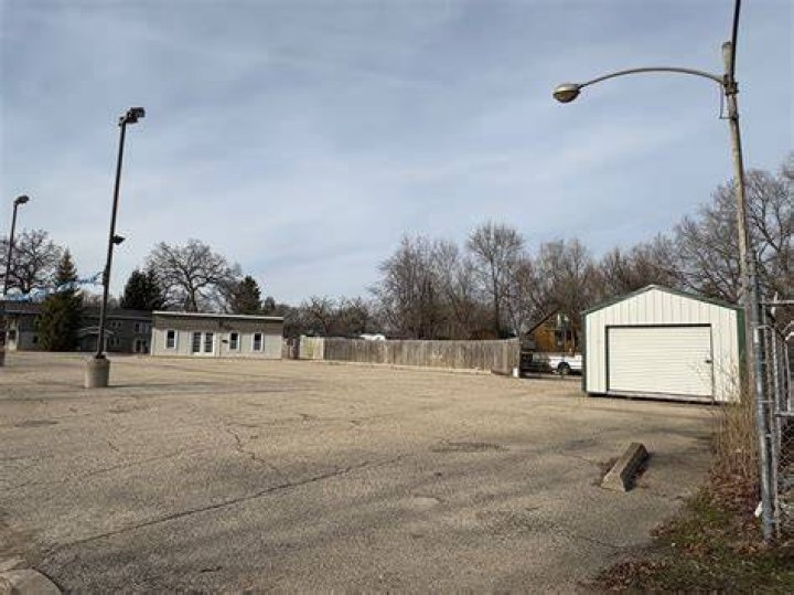 Former car lot owned by late Oilers owner Bud Adams off Southwest