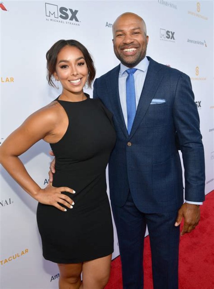 Gloria Govan of 'Basketball Wives' Shows off Fit Figure in Sports Top
