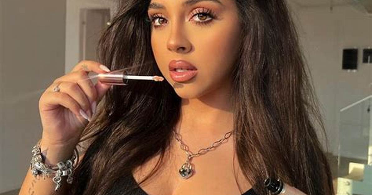 Gloria Valencia Net Worth, Age, Bio, Wiki, Boyfriend, Tiktok, Instagram, Family and Facts