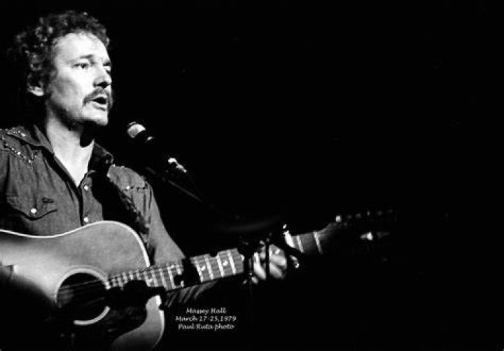 Gordon Lightfoot Living On &ldquo;Borrowed Time&rdquo; With Third Wife