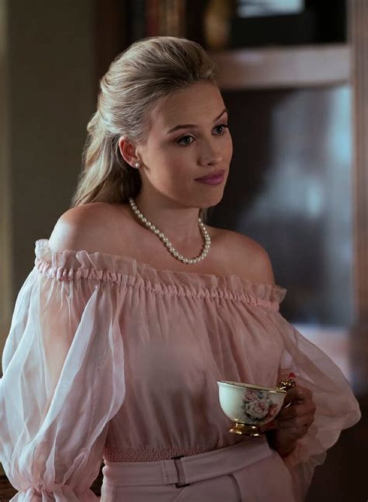 Gracie Dzienny in First Kill Gracie Dzienny in First Kill