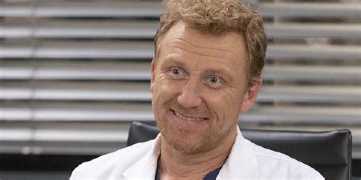 &lsquo;Grey&rsquo;s Anatomy&rsquo;s Kevin McKidd & Danielle Savre Make Out In Lake Como