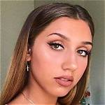 Hannah Mrozak Net Worth