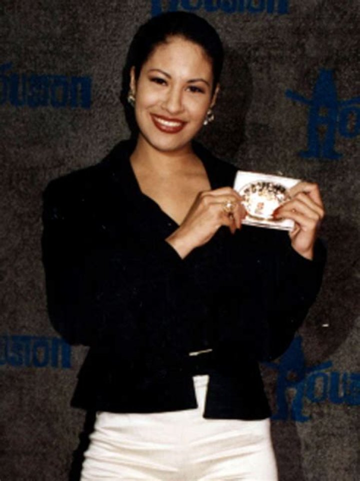 How Did Selena Quintanilla Die? POPSUGAR Latina