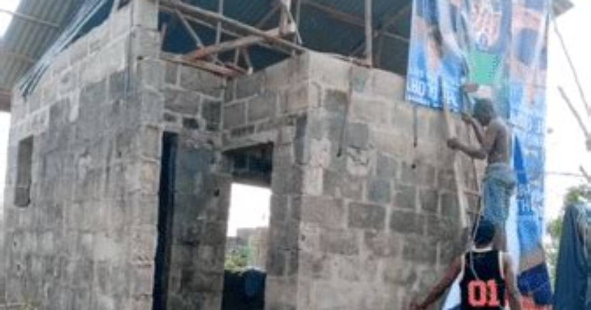 “How Many Blocks? ” Man Builds Small House on His Land, Shows How Foundation Was Done, Roofs It