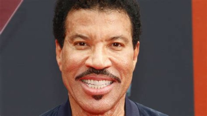 How Much Is Lionel Richie Worth Unraveling the Music Icon