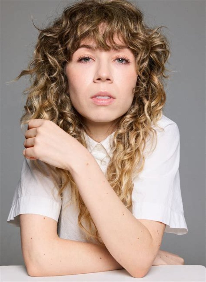 How was McCurdy&rsquo;s COURTSHIP with Paul Glaser while filming