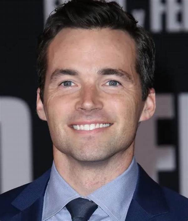 Ian Harding-Actor| Net Worth, Age, Height, Girlfriend, Ethnicity and Wiki!