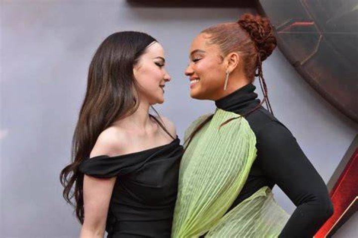 Image: Dove Cameron and Kiersey Clemons