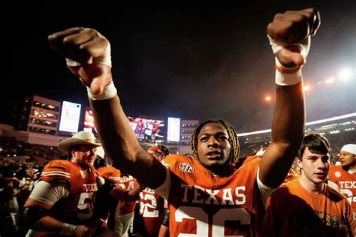 Insider reports Texas football WR Xavier Worthy is 'leaning toward staying'