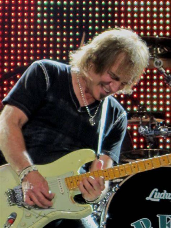 Interview REO Speedwagon&rsquo;s Dave Amato Discusses His New Signature Les