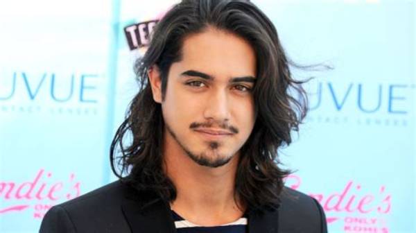 Is Avan Jogia Bisexual? Sexuality Gender and Pareja 2023