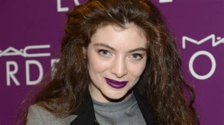 Is Lorde Transgender? Let&rsquo;s Investigate Her Sexuality!