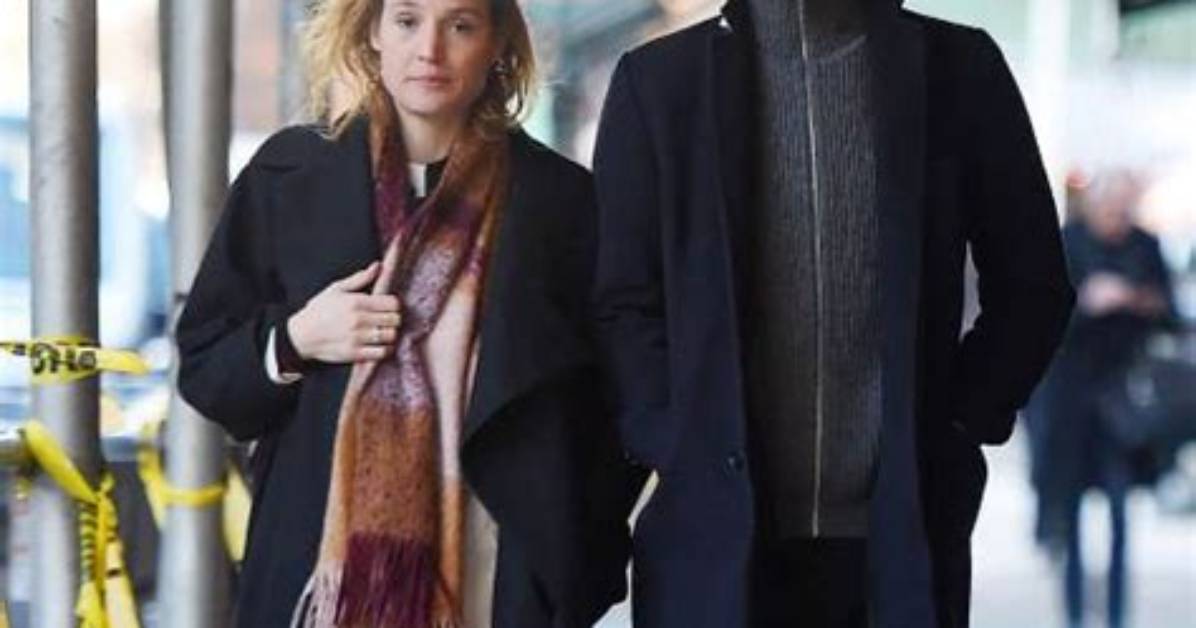 Is She Married to Jonas Laux?