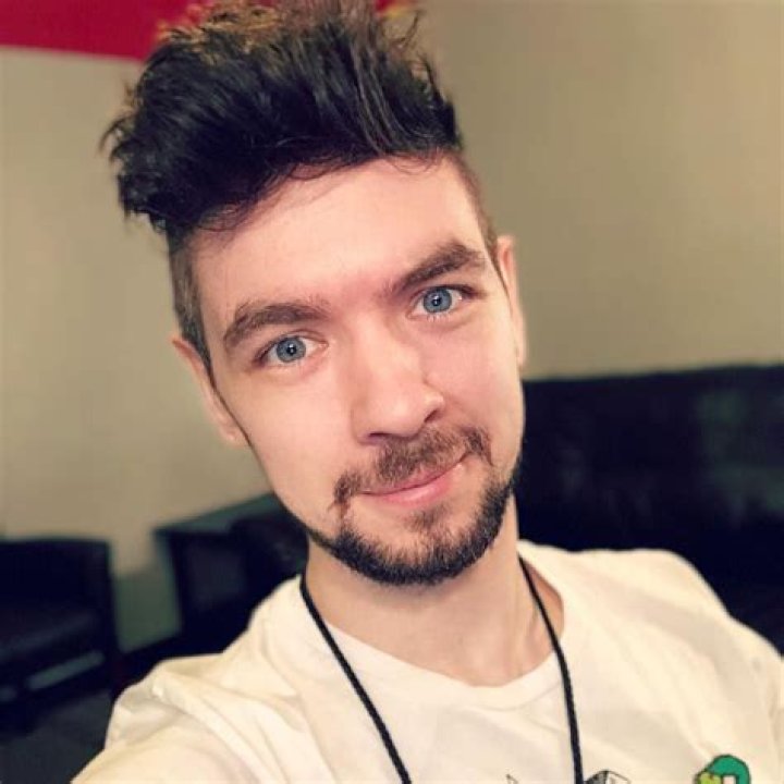Jacksepticeye on Instagram “Mornin’ ☘️” Jacksepticeye, Green hair, Hair