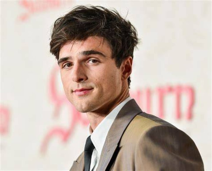 Jacob Elordi Ethnicity, Wikipedia, Wedding, Parents, Wiki, Bags, Height