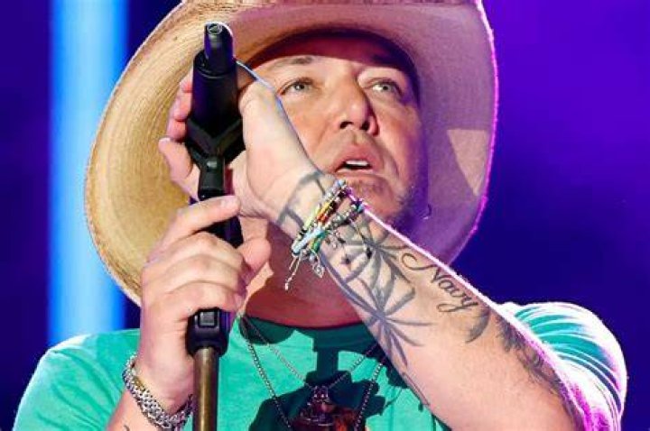 Jason Aldean Fact Check Did Blake Shelton cancel CMT? Jason Aldean