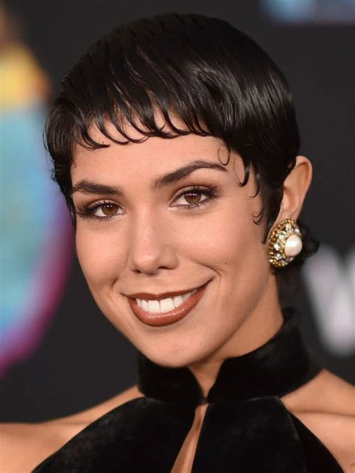 Jessica Darrow Biography, Height & Life Story Super Stars Bio