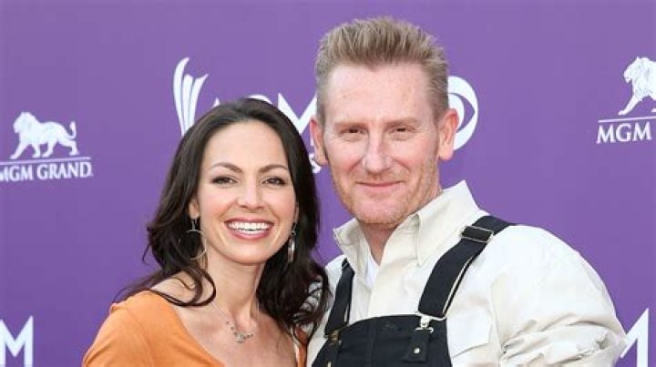 Joey & Rory Feek share sweet moment from their marriage with fans (VIDEO)