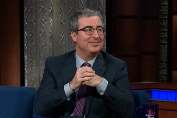 John Oliver Family – See What His Parents and Sister Do Now?