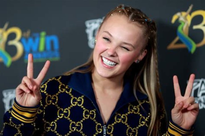 Jojo Siwa Age, Net Worth, Real Name, Height, Songs, Movies, TV Shows