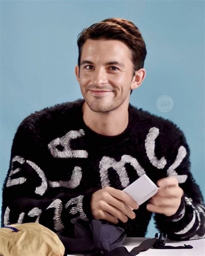 Jonathan Bailey Daily 🐝 on Instagram &ldquo;Jonny as Olly Stevens in