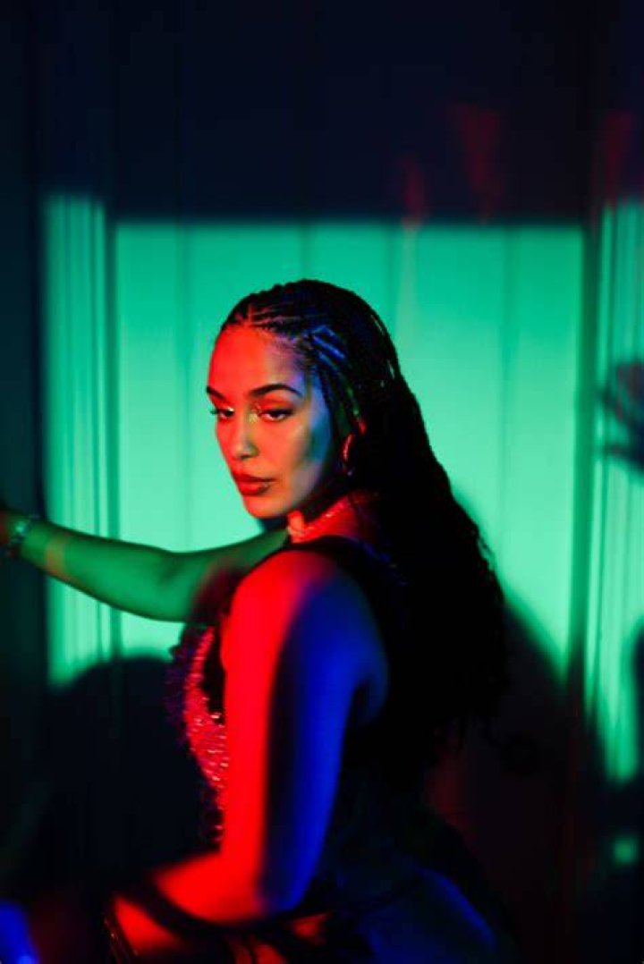 Jorja Smith shares &ldquo;Little Things,&rdquo; a track about what makes