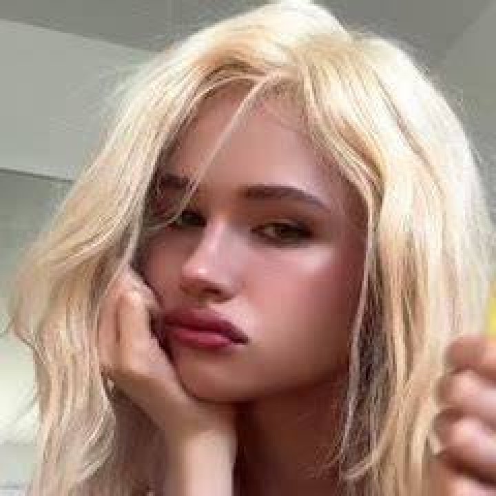 JULIA GISELLA Net Worth & Earnings (2024)