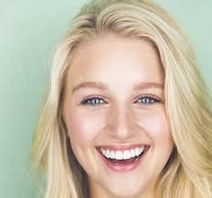 Julia Schlaepfer Biography Age, Net Worth, Height, Instagram, Father