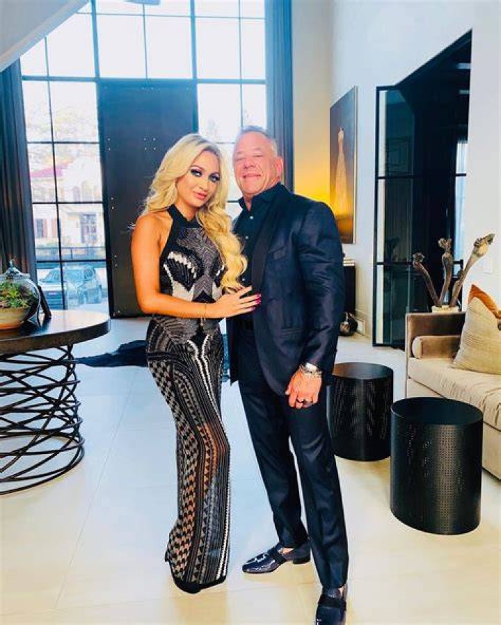 Juliana Carlos Net Worth, Salary, Age, Height, Bio, Family, Career