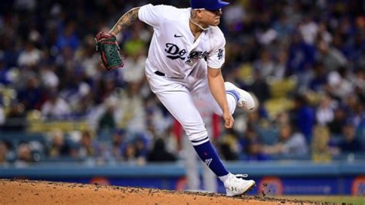 Julio Ur&iacute;a improves in first home game of the season with LA Dodgers