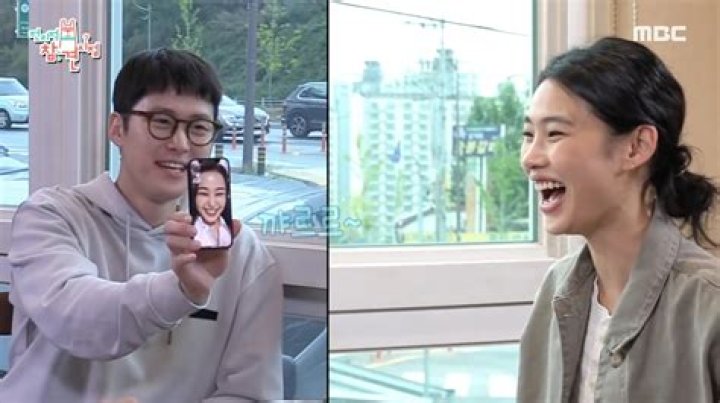 Jung Hoyeon Brother / Gong Myung Reveals He Signed With His Current