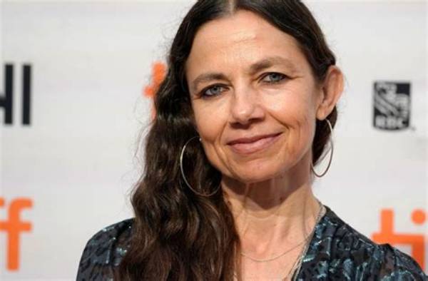 Justine Bateman Net Worth – How Much Is Justine Worth?