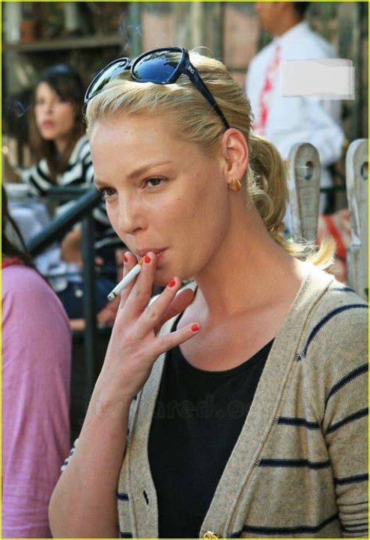Katherine Heigl r/Smokingladycelebs