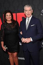 Keely Shaye Smith Bio: Who Is Pierce Brosnan’s Current Wife?
