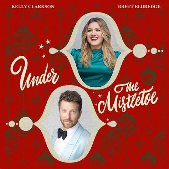 Kelly Clarkson & Brett Eldredge Under The Mistletoe (...When