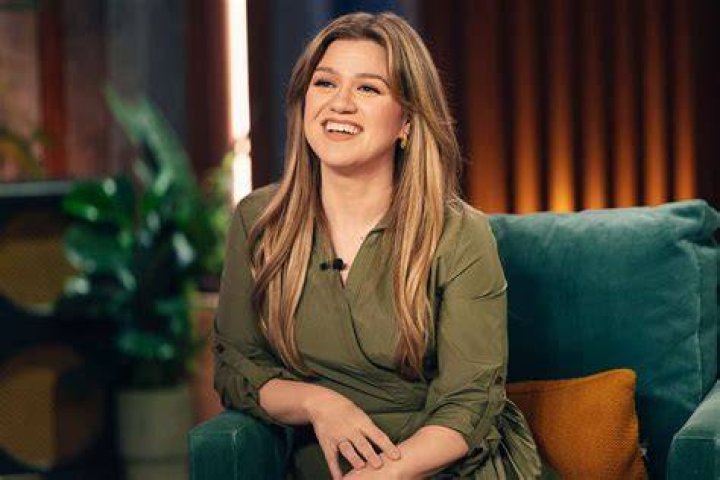 Kelly Clarkson on Why Talk Show Is Moving to New York, '100 Percent