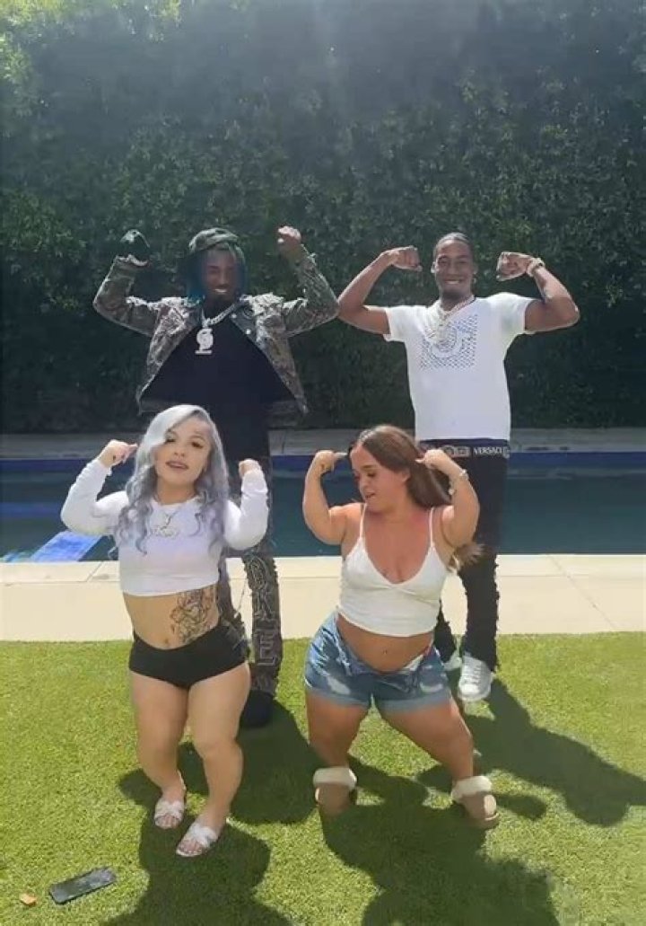 Kelsey Lawrence And Dabb Gasm's The Fan Van / Bus Video Goes Viral