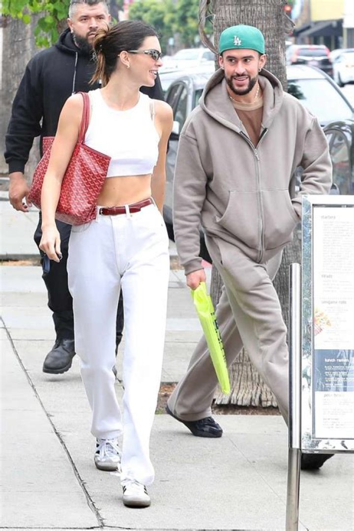 KENDALL JENNER Out with Her Dog in Los Angeles 12/16/2018 HawtCelebs
