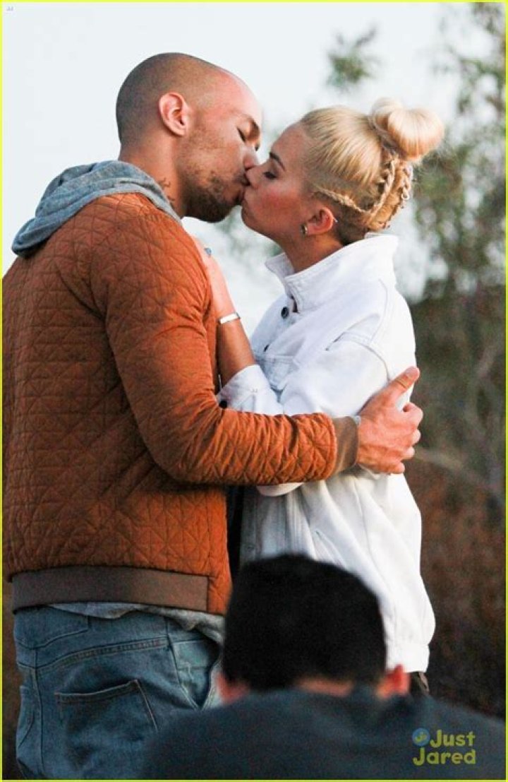 Kendrick Sampson & Hayley Kiyoko Lock Lips for Her Music Video See